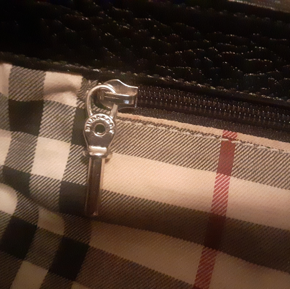 BURBERRY PURSE - Picture 11 of 13